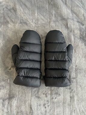 TNA Super Puff Mittens